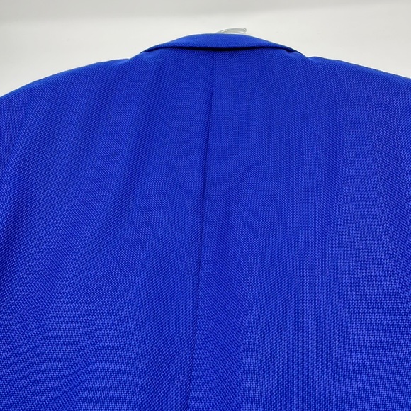 Perfect & gorgeous! Unconstructed blue blazer. Top of the chain! 3 button. - Picture 11 of 16